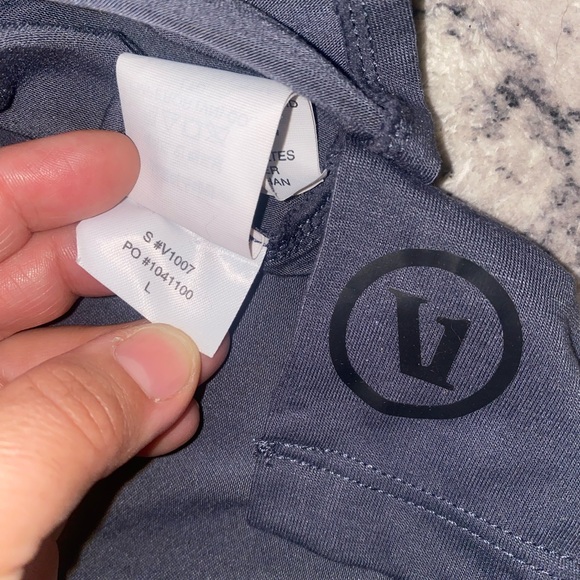 Vuori Gray Short Sleeve Tee Casual Comfort - Picture 3 of 4